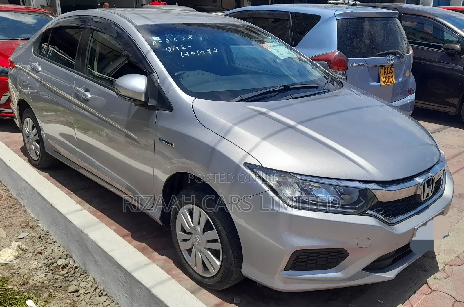 Honda Grace 2018 White