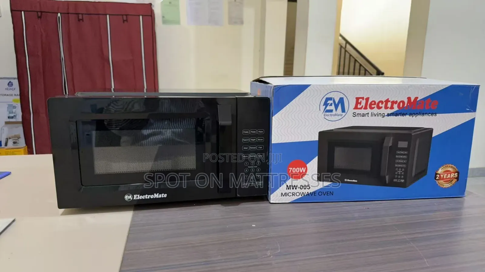 20 Litres Electromate Microwave Oven With Handle
(Black in Colour)