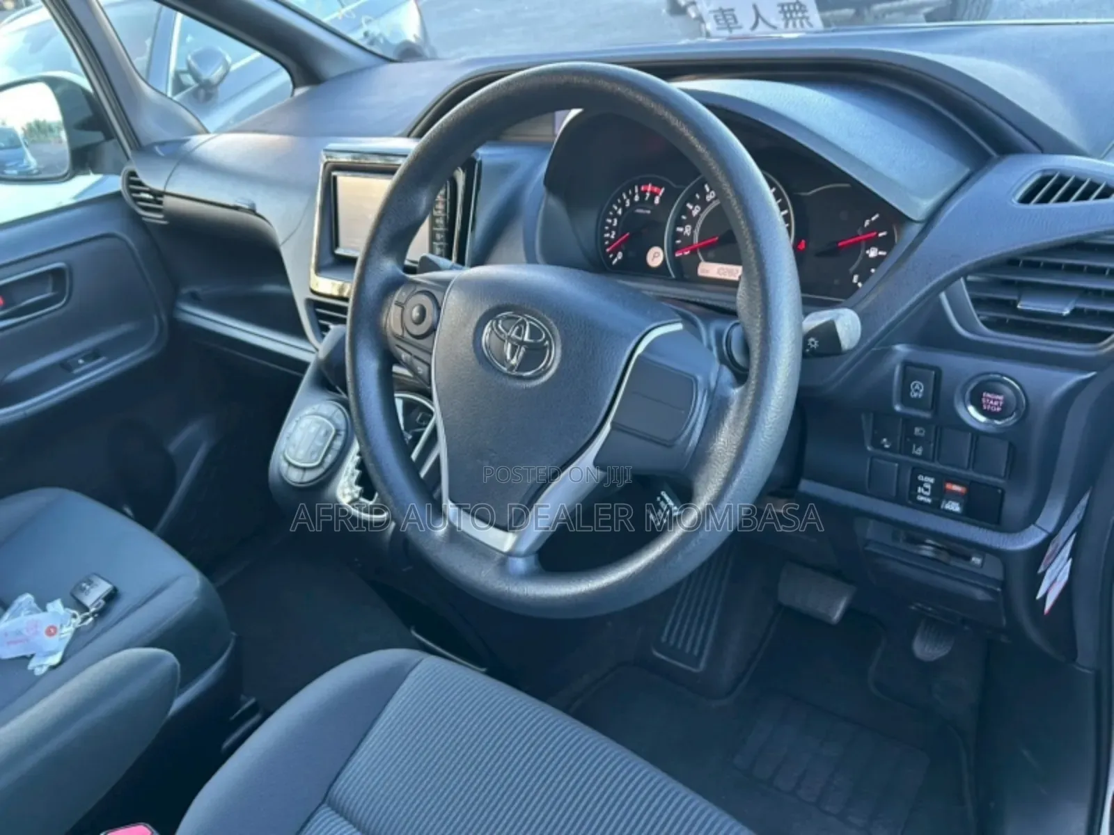 Toyota Noah 2.0 FWD (8 Seater) 2018 Silver