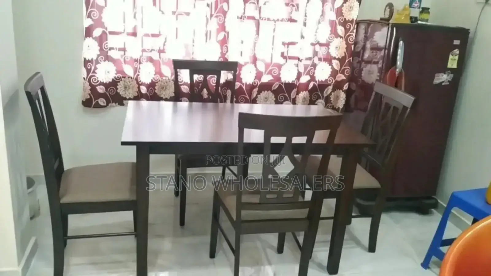 Top Glass 4sitter Dinning Table