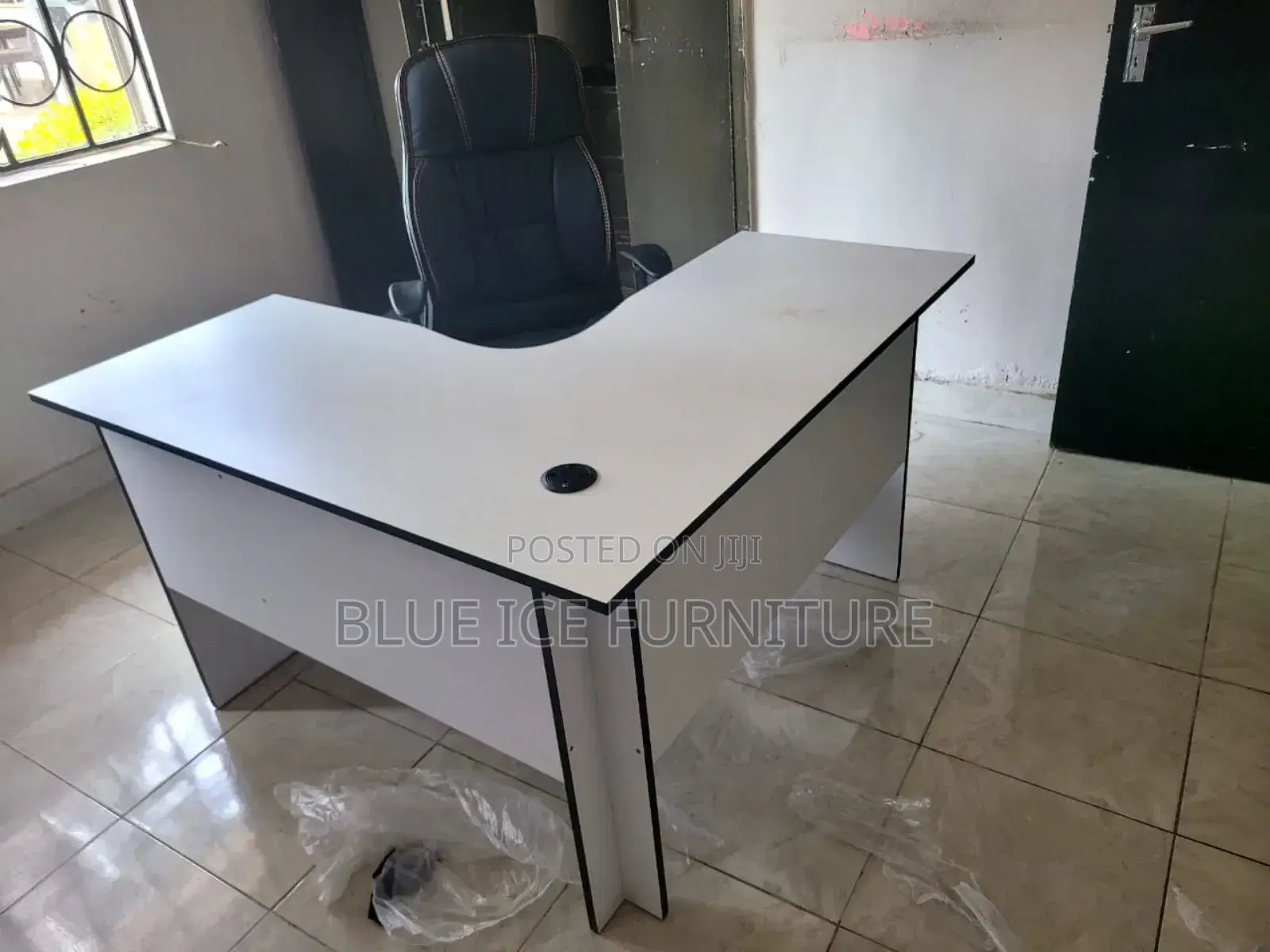 Pure White L-Shape Desk /Leather Chair