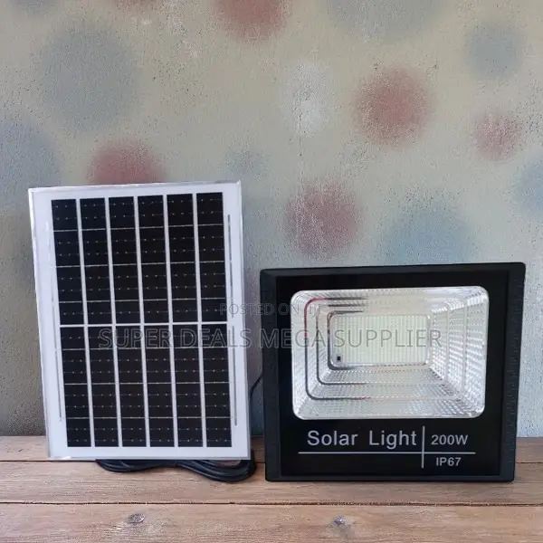 200 Watts Ip67 Waterproof Solar Flood Light With Long Lasting Battery