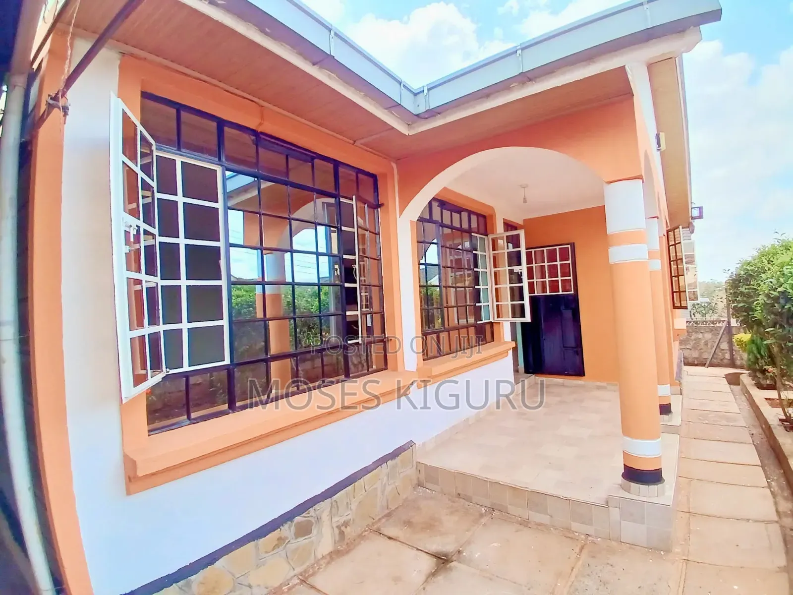 3bdrm Bungalow in Kenyatta Road / Theta for rent