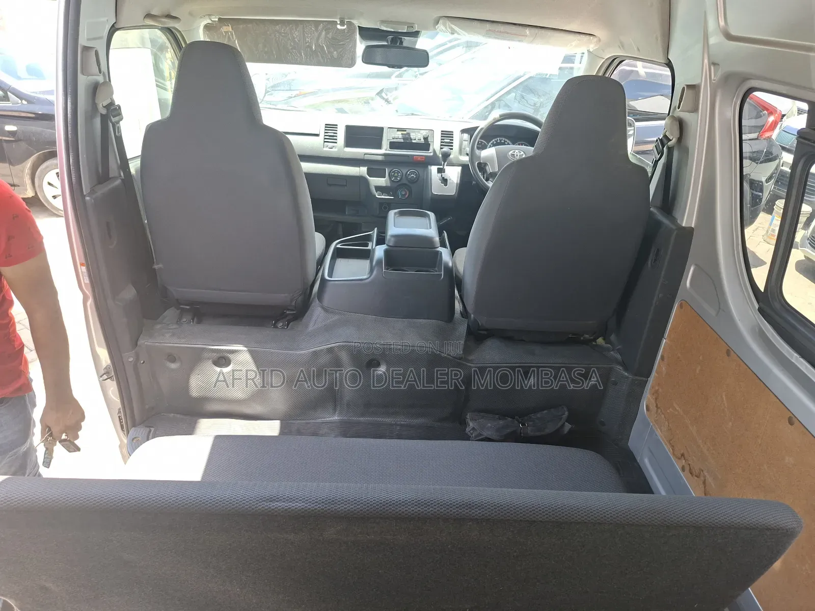 Toyota Grand HiAce 2018 Silver