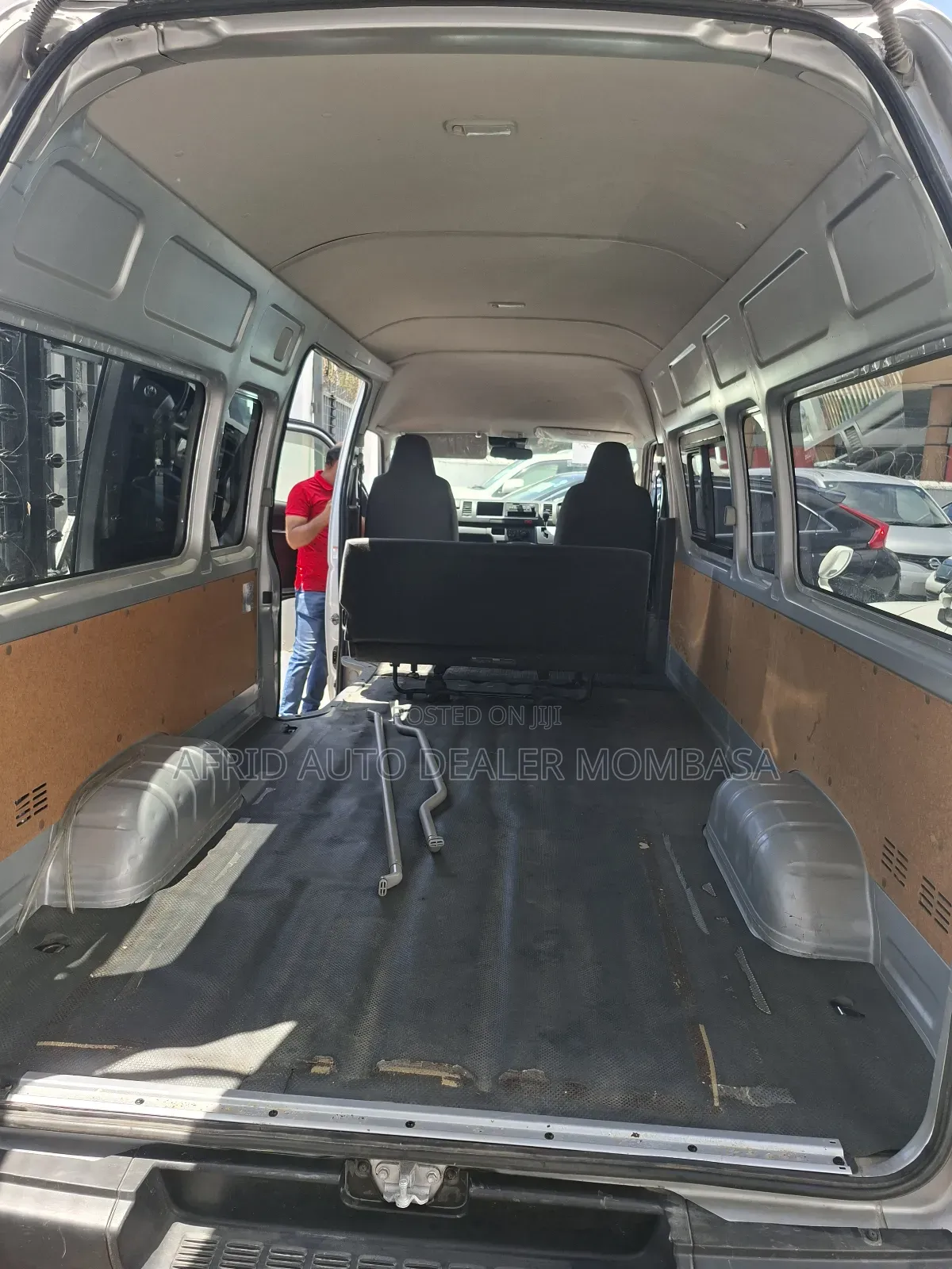 Toyota Grand HiAce 2018 Silver