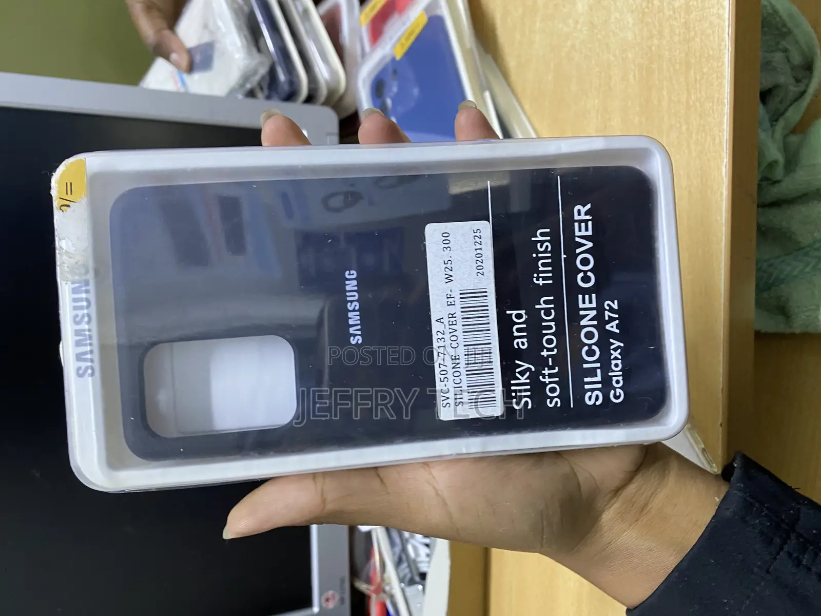 Mikisa Samsung Galaxy A72 Silicone Cover Case With Cloth Lining