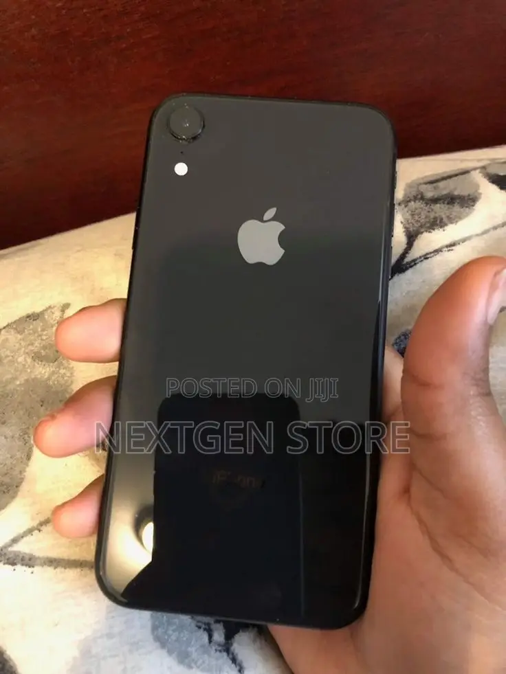 Apple XR 64 GB Black