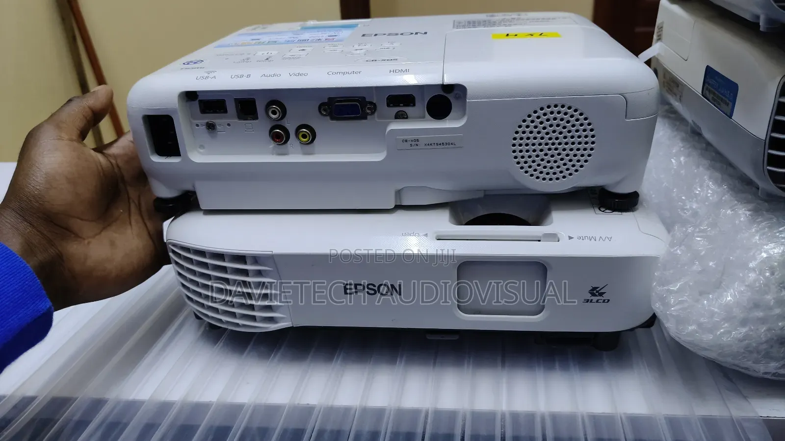 Cb-x05, 3300 Lumen Projector