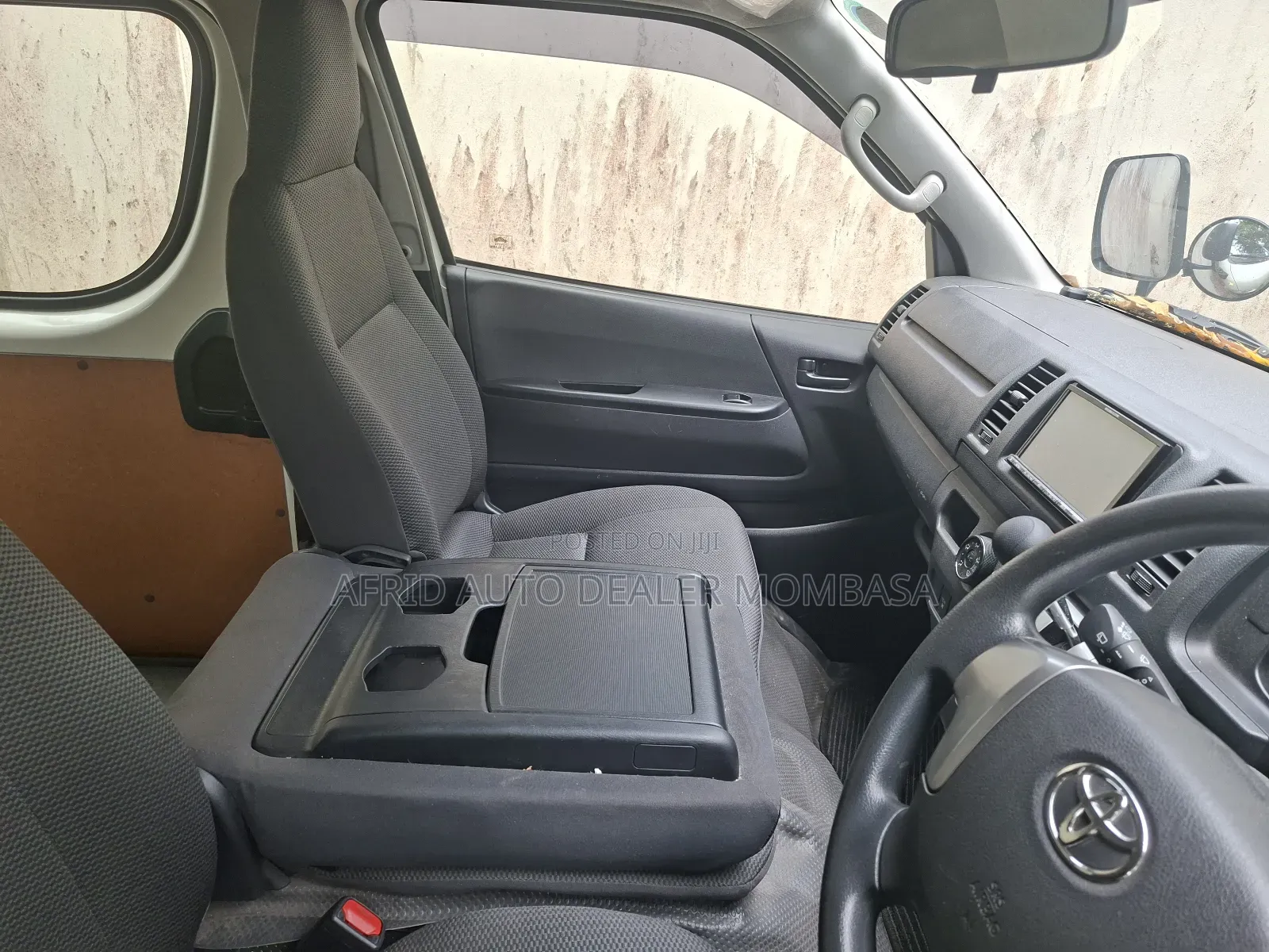 Toyota HiAce 2018 White