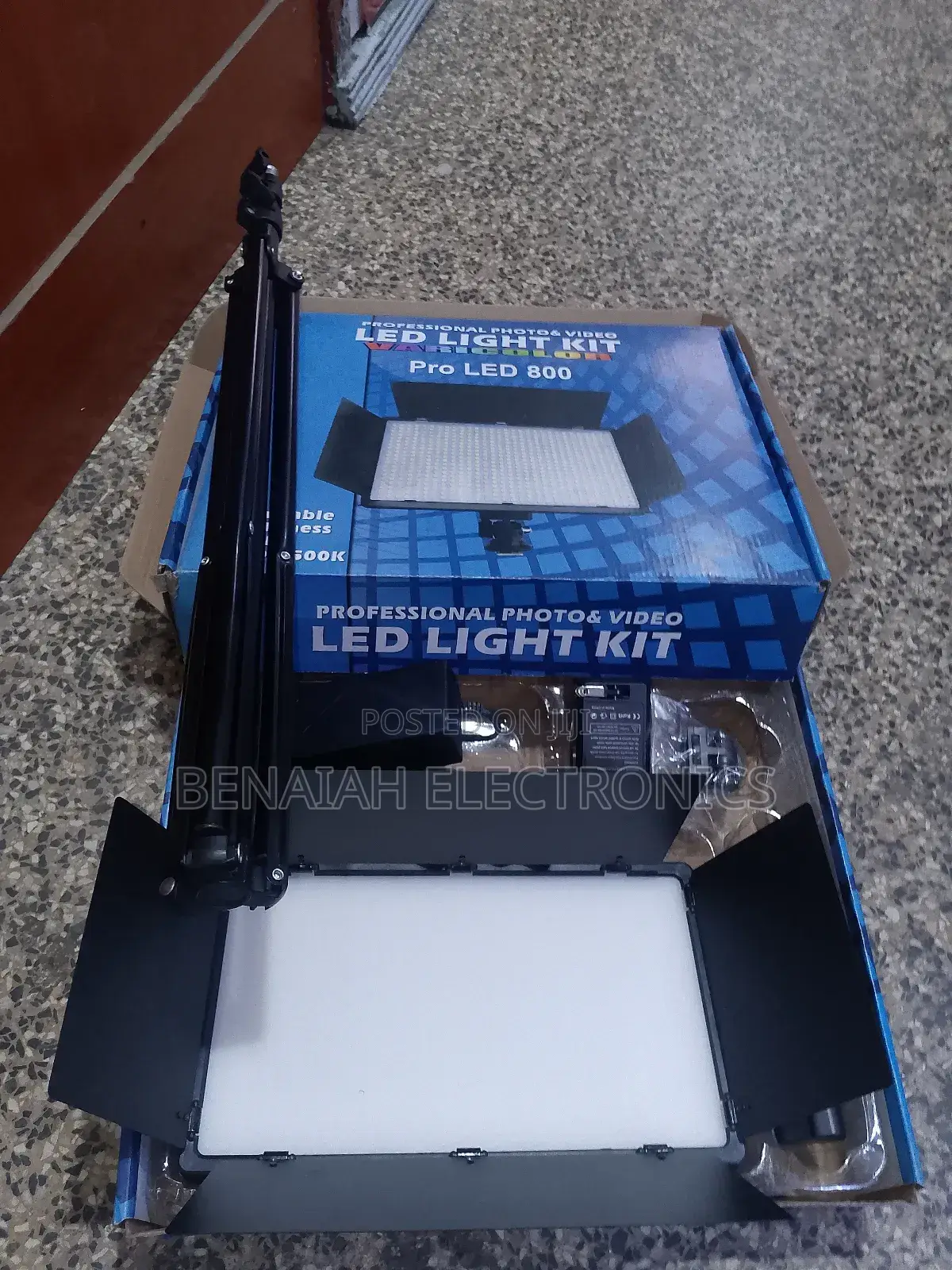 Pro Led 800+ Studio Light Kit Adjustable Brightness Color 2.1 Tripod