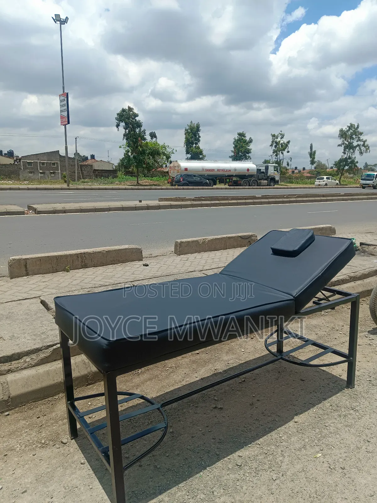 Black Massage Bed