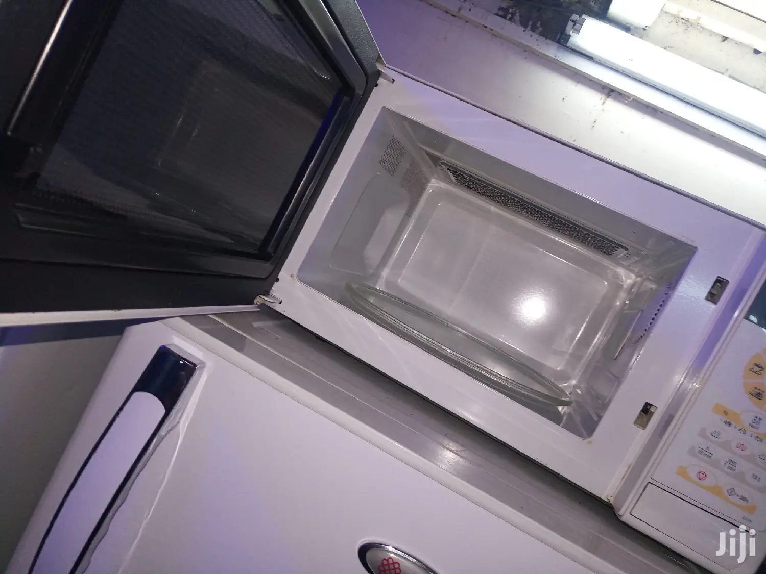 Microwave Oven