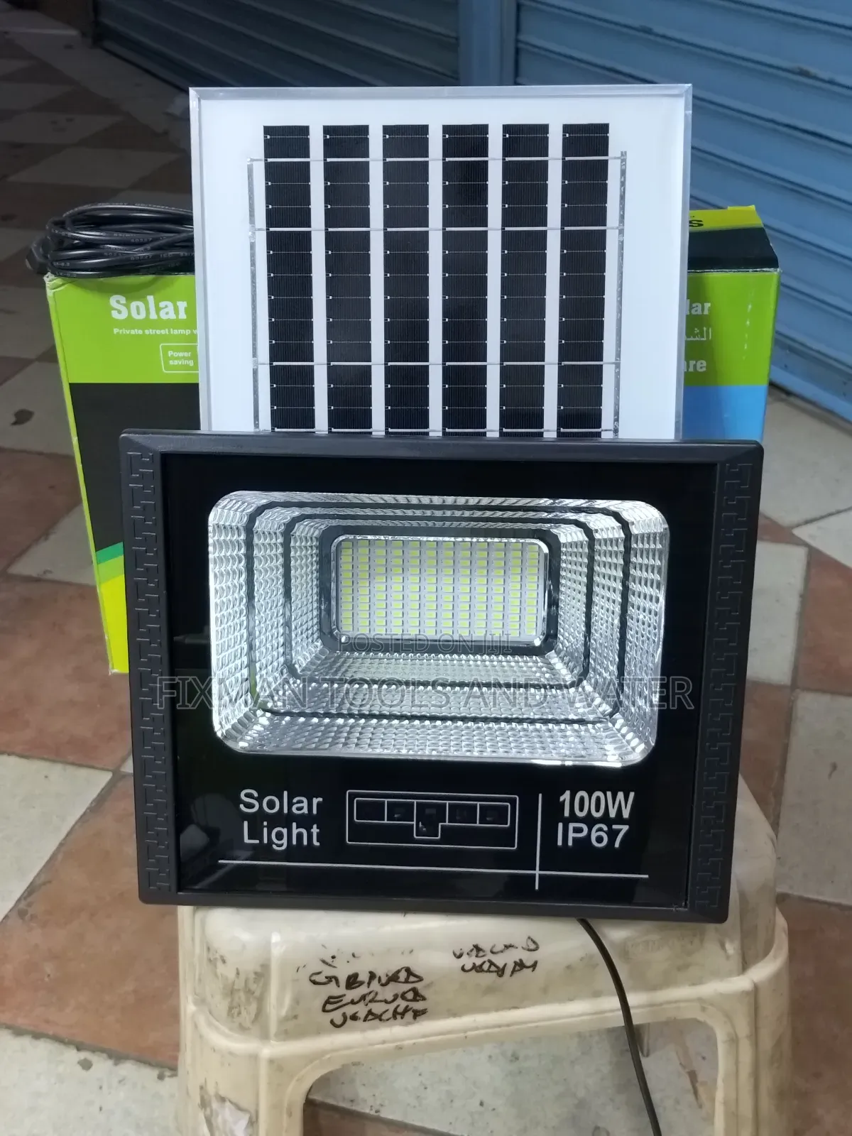 Solar Flood Light 100 Watts Ip 67 With Panel and Remote
