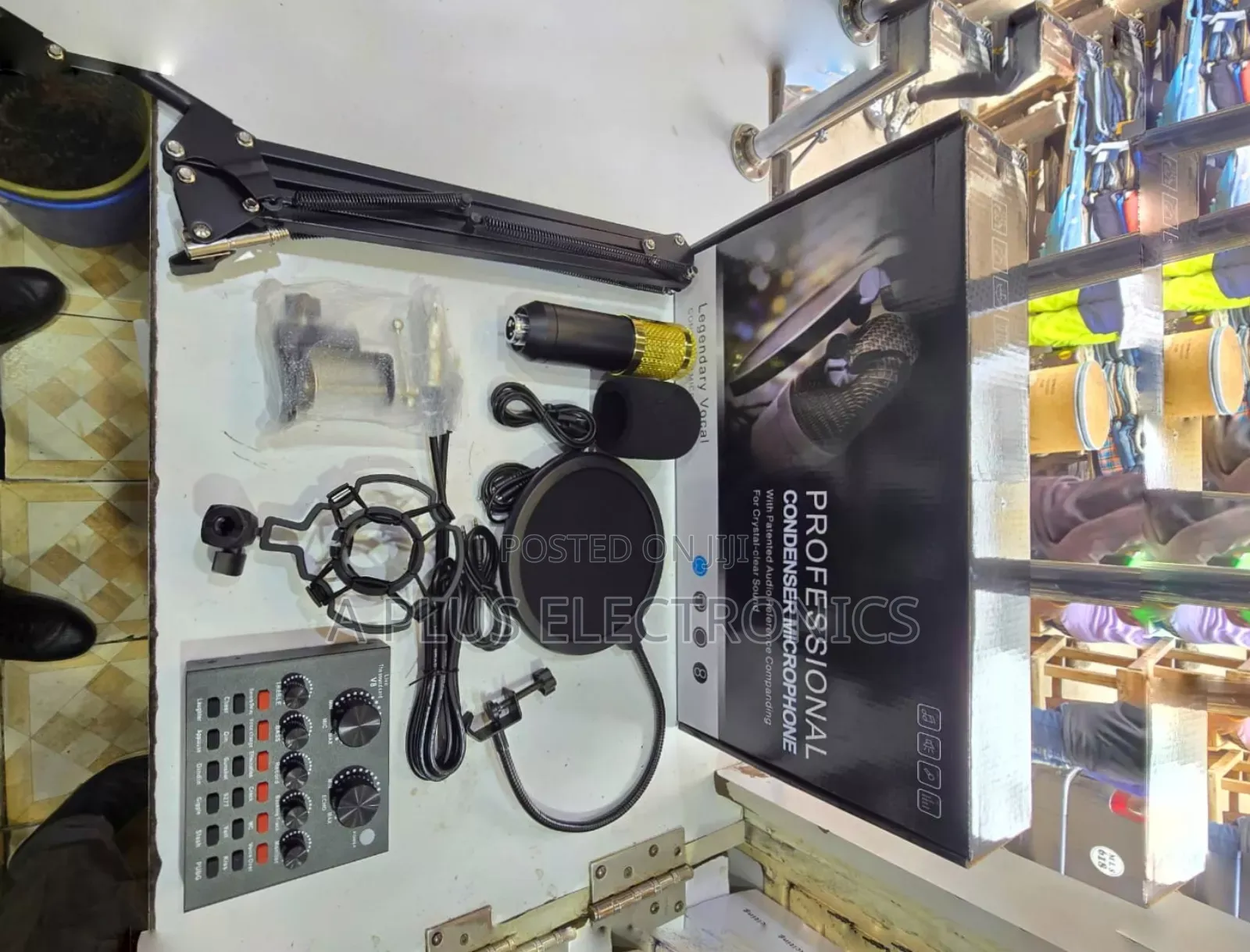 V8 Condenser Microphone With Live Recording