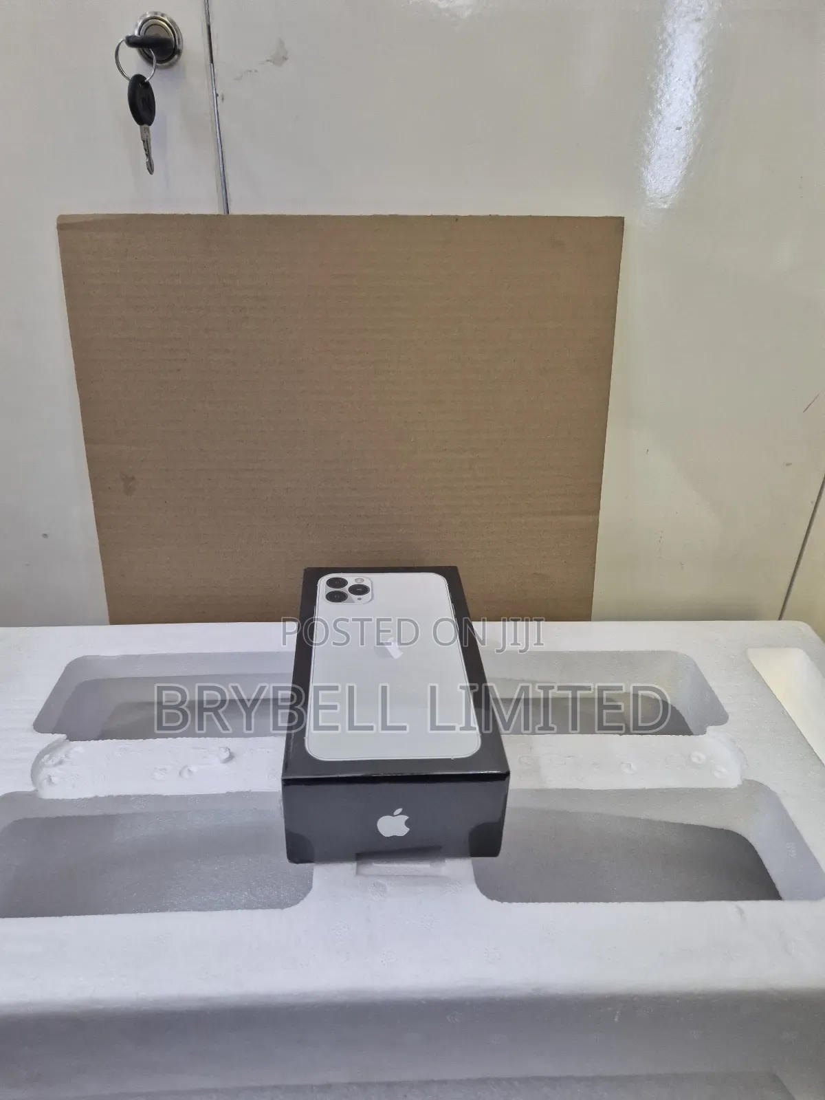 New Apple iPhone 11 Pro Max 256 GB Silver