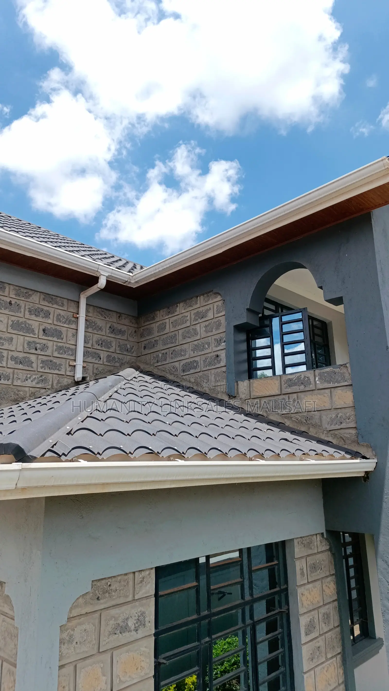 4bdrm Mansion in Karai for sale