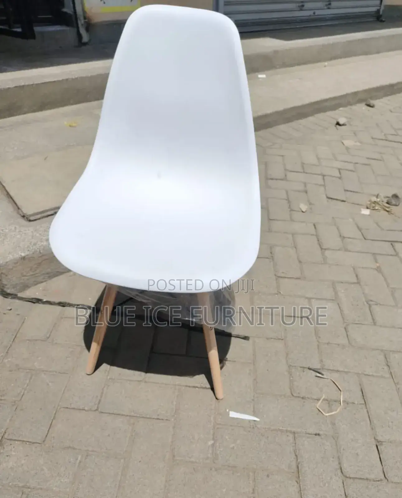 Solid Eames Chair