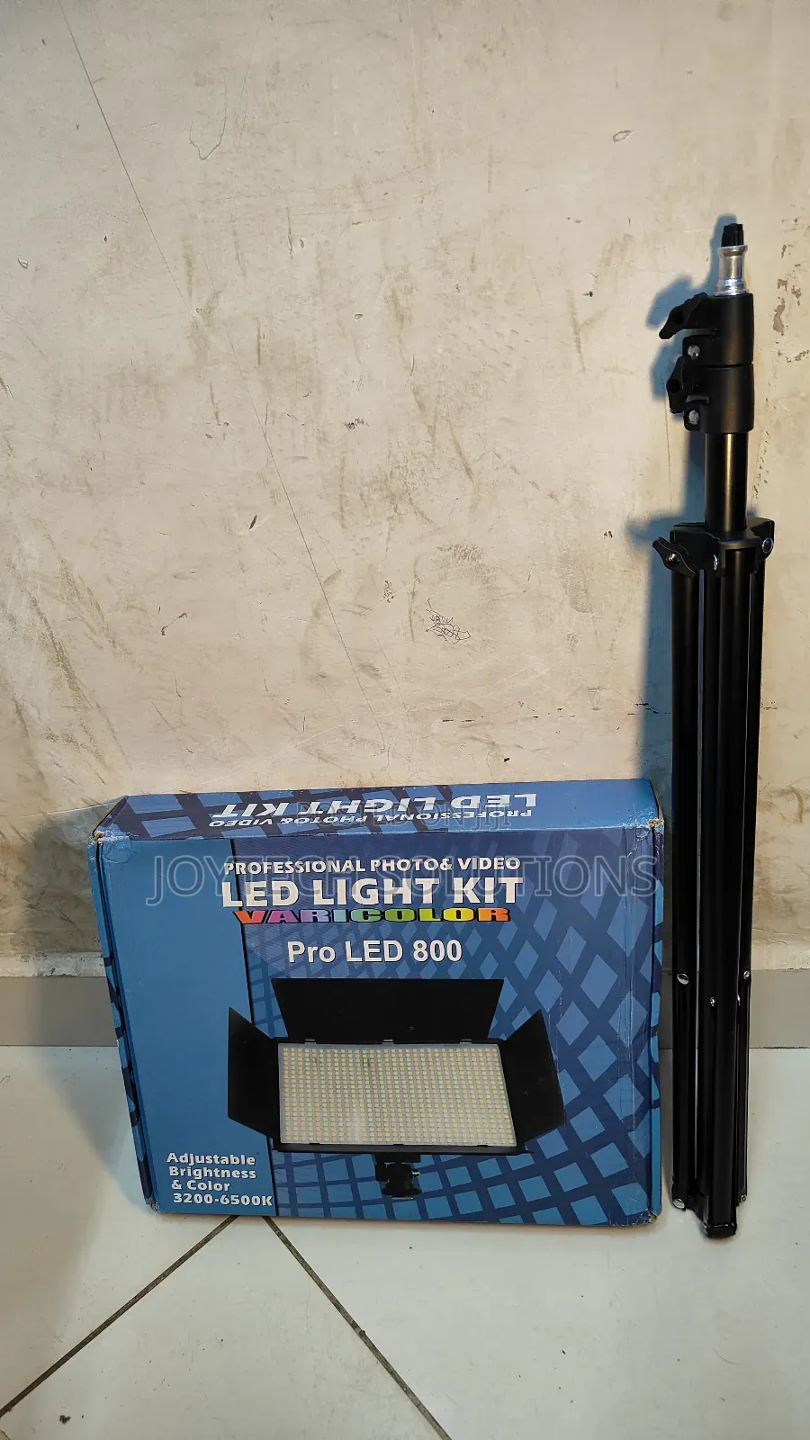 Photo and Video Professional Led Pro800 and the Tripod Stand
