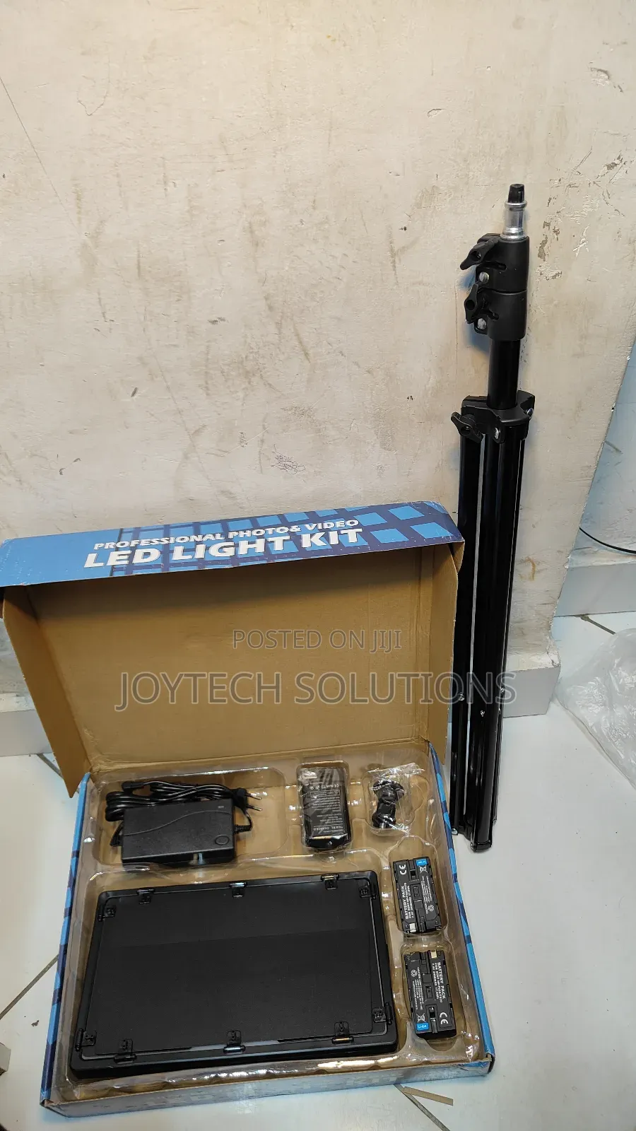 Photo and Video Professional Led Pro800 and the Tripod Stand