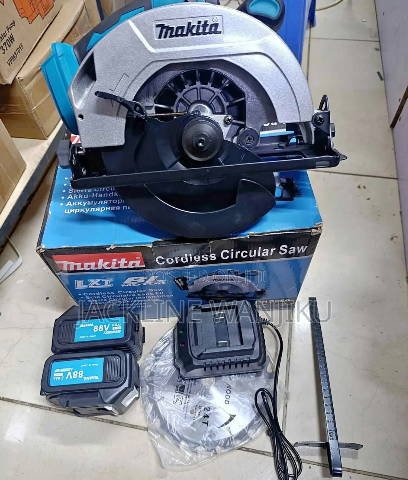 Cordless Makita Circular Saw Machine