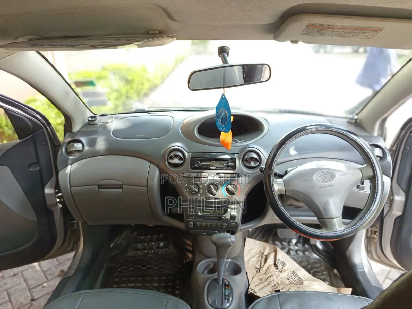 Toyota Vitz 2002 Gray