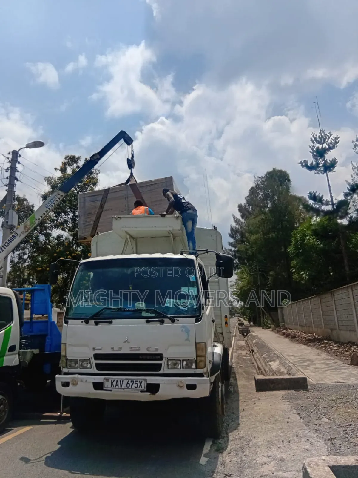 Trailer With Crane Are Ready for Hoisting and Cross Country Delivery