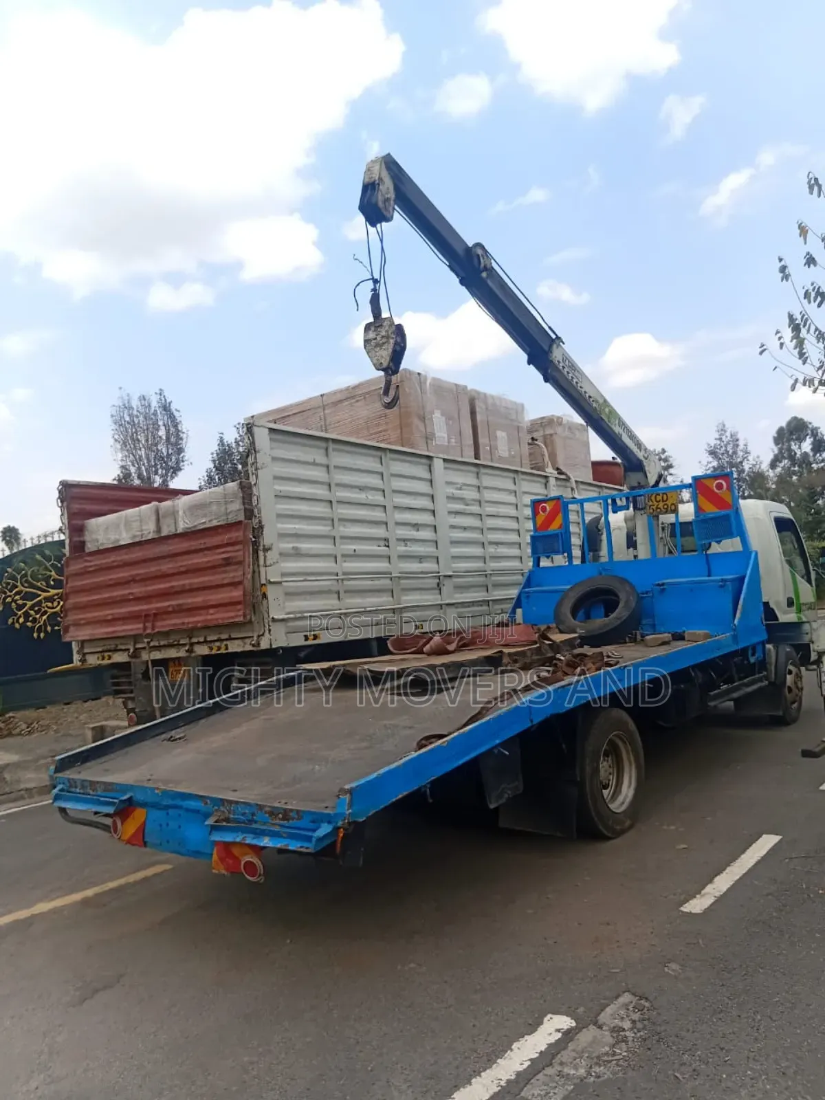 Trailer With Crane Are Ready for Hoisting and Cross Country Delivery
