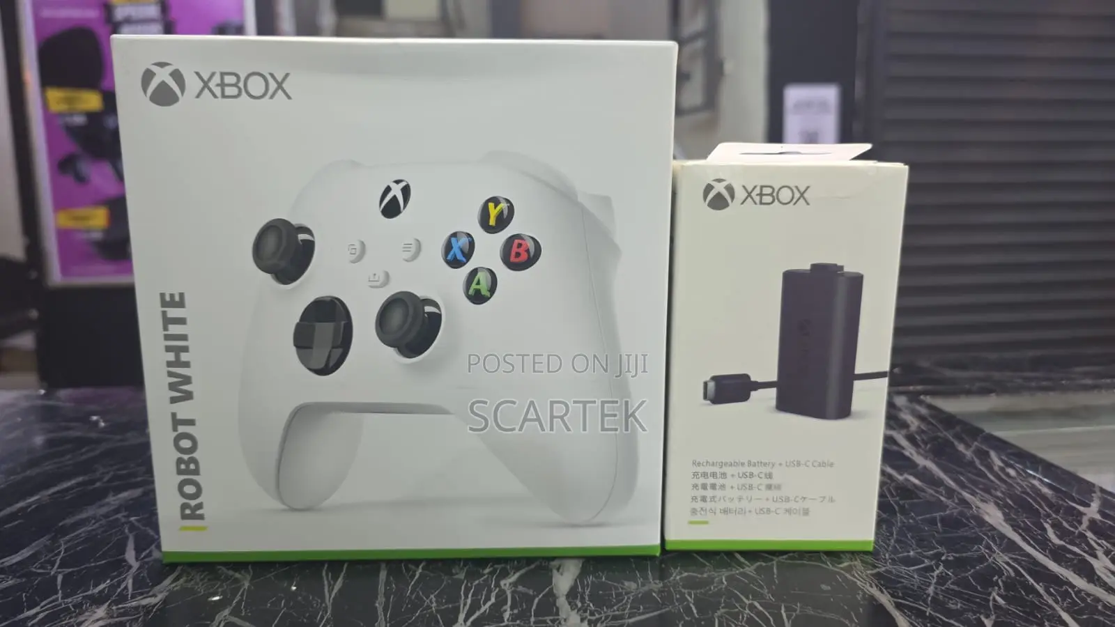 Xbox Series S/X White/Black Controller With Charging Kit