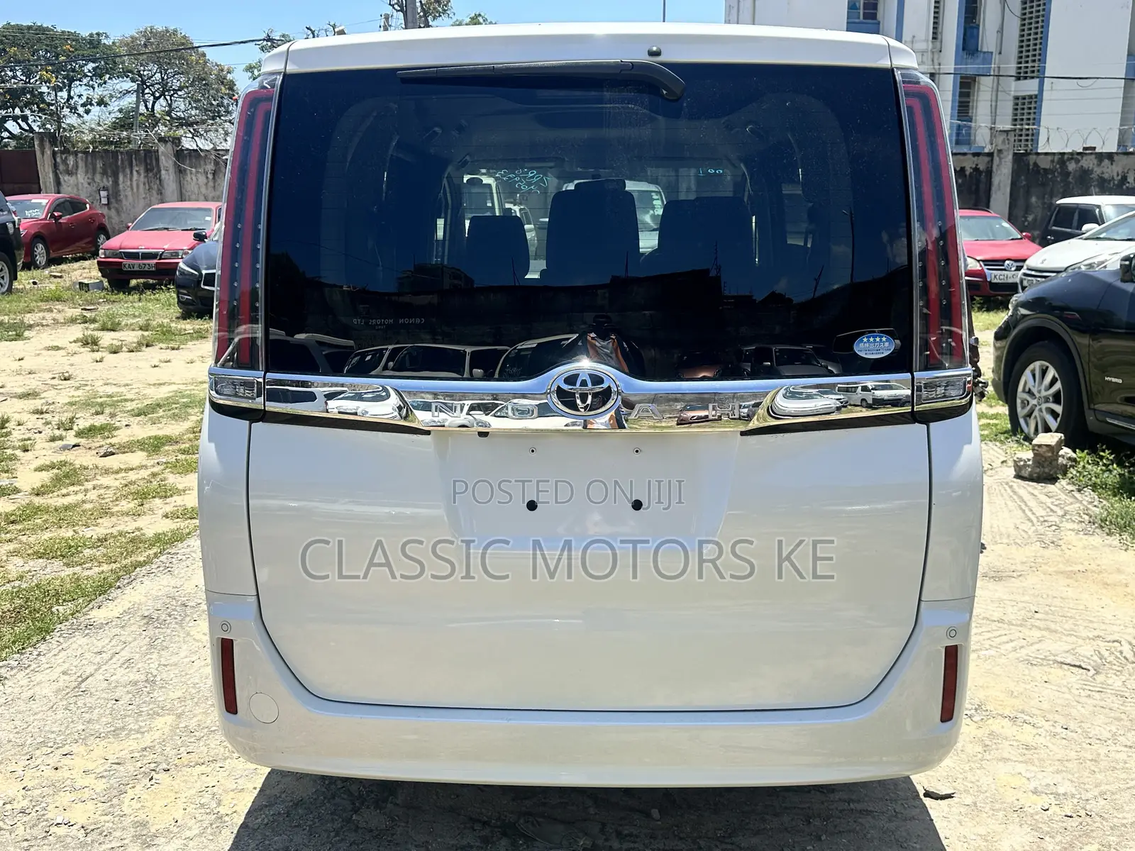Toyota Noah 2.0 AWD (7 Seater) 2019 White