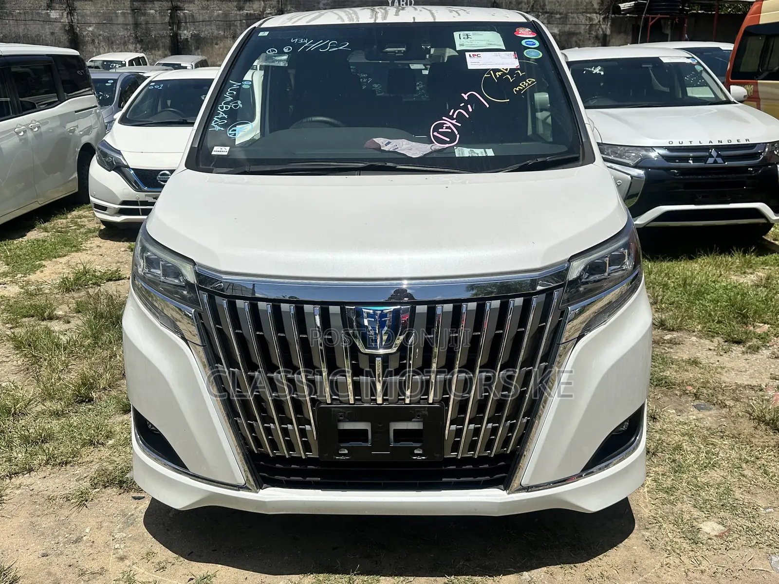 Toyota Esquire 2.0 AWD (8 seater) 2020 White