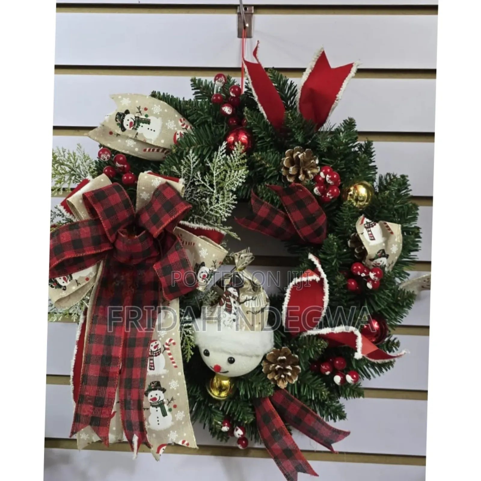 *Christmas Wreaths With Decor