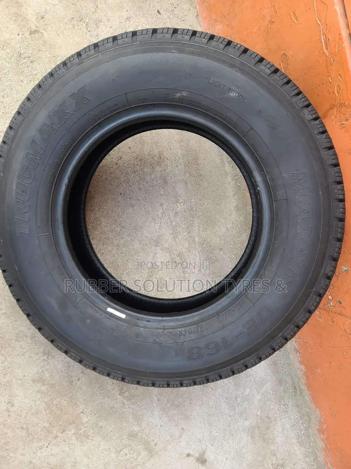 195r15 C Maxxis Tyres Ue-168 [Made in Thailand ]