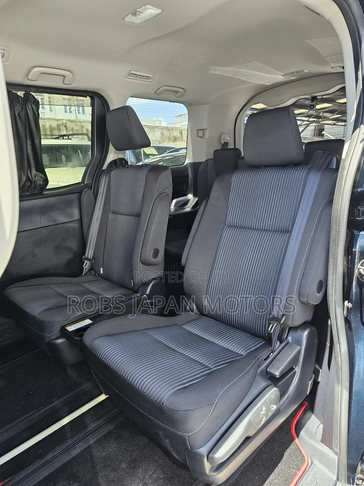 Toyota Voxy 2018 Blue