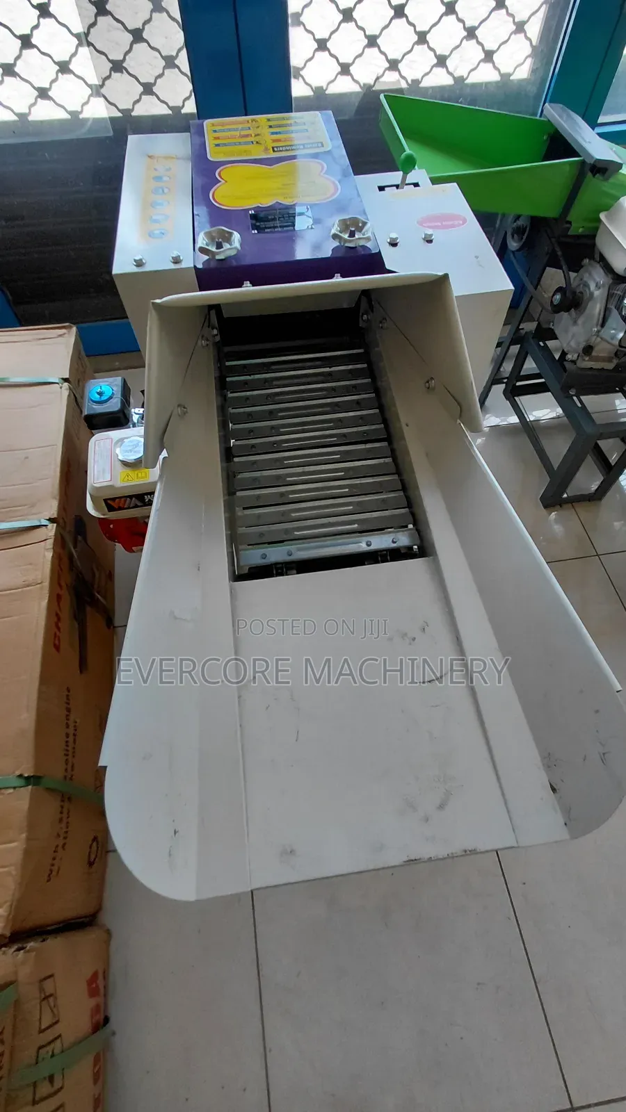 High Speed Animal Feed Chopper Machine With Petrol Engine.