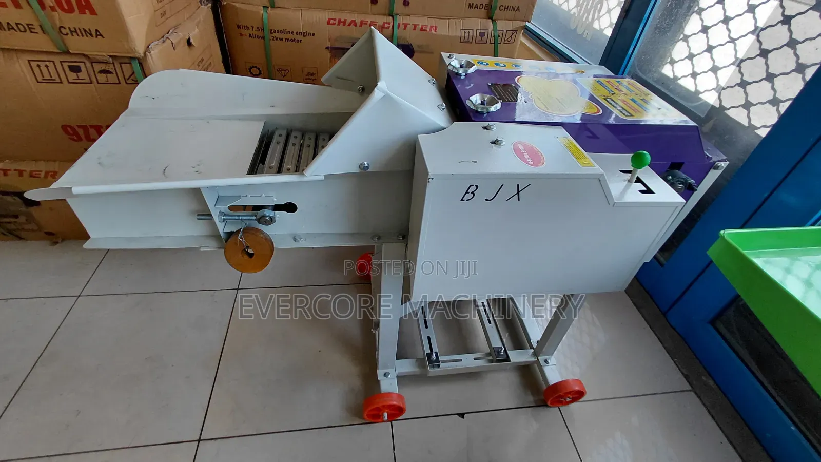 High Speed Animal Feed Chopper Machine With Petrol Engine.