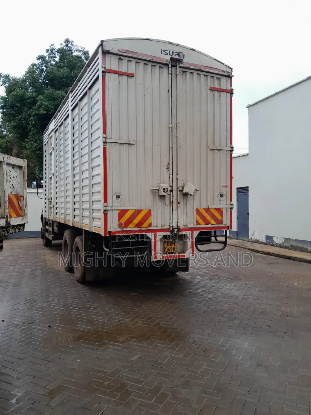 Cover Body Ten Wheeler Available for Load Delivery