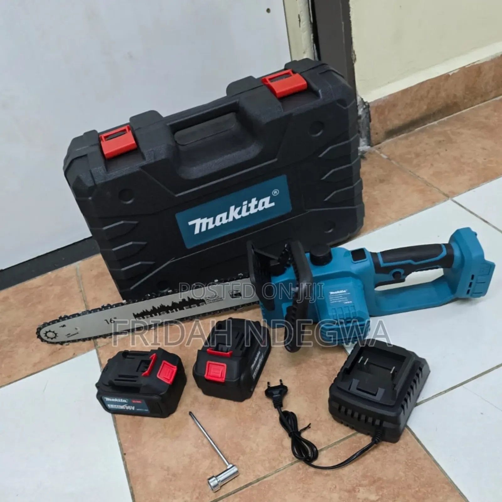 16" Makita Cordless Chainsaw
 2 Batteries 10cells
Charger