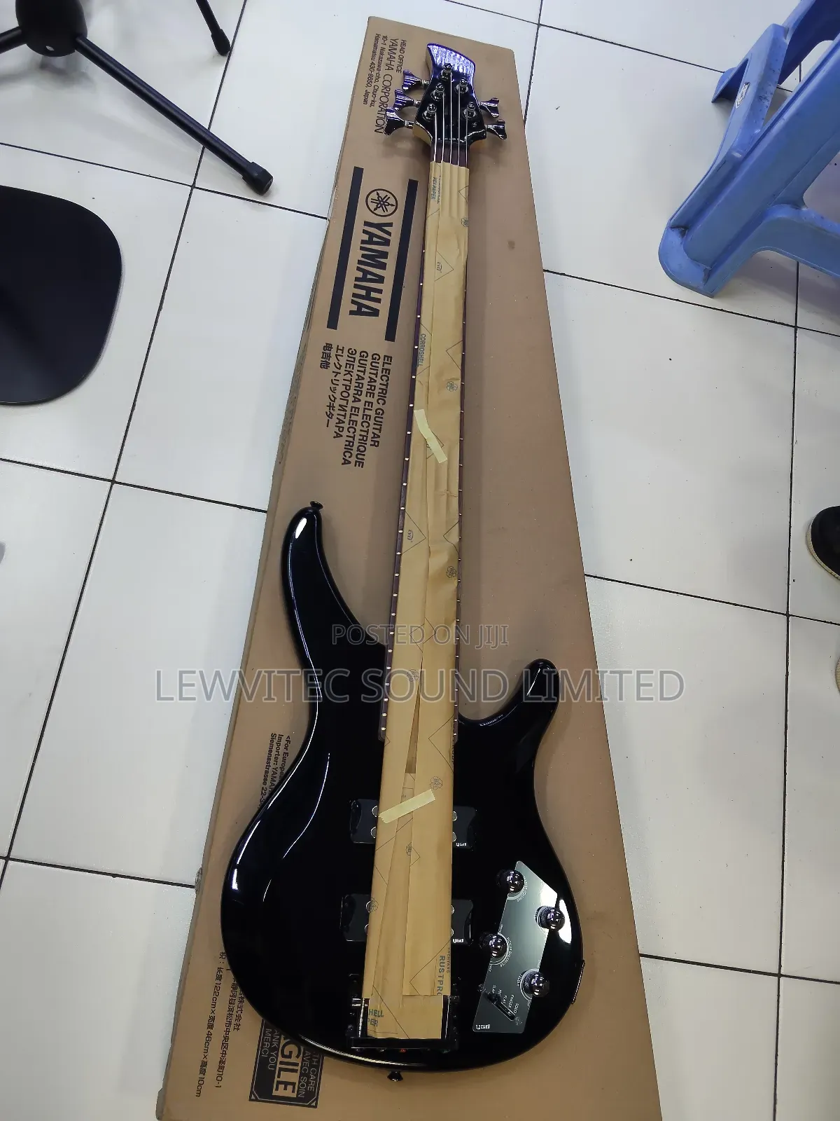 Original Yamaha Active 5 Strings Guitar
