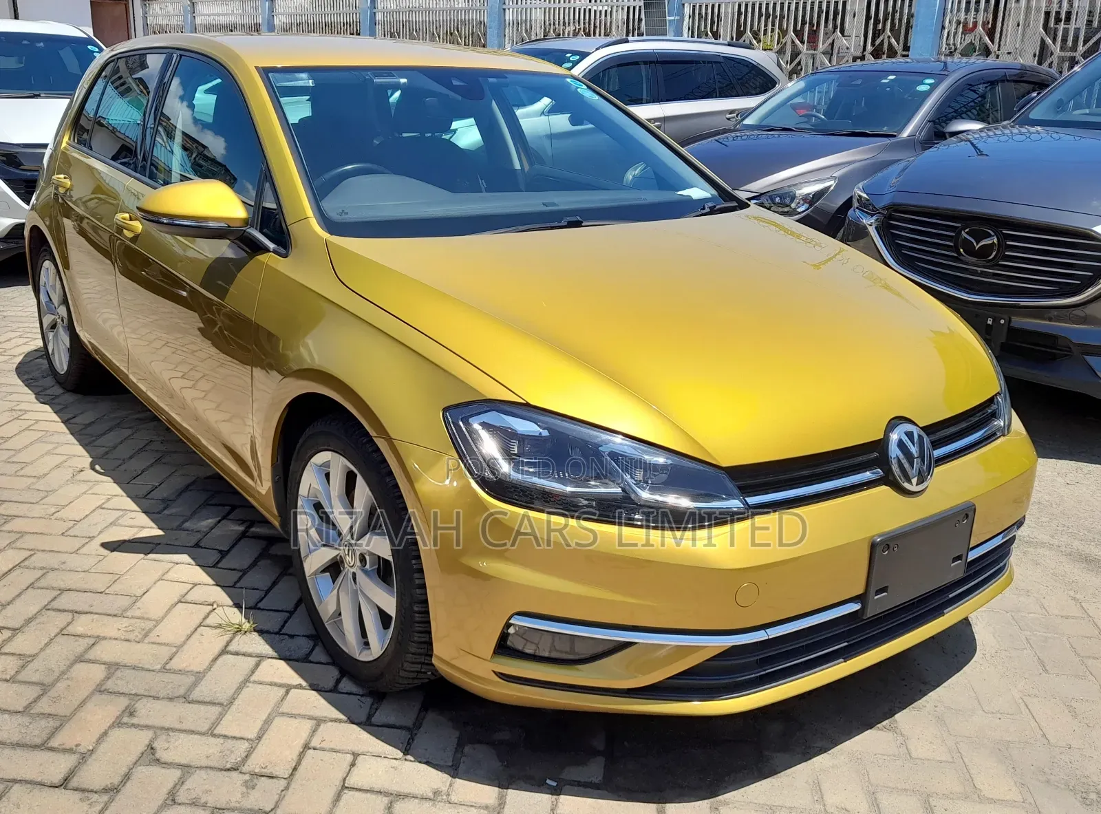 Volkswagen Golf 2018 Gold