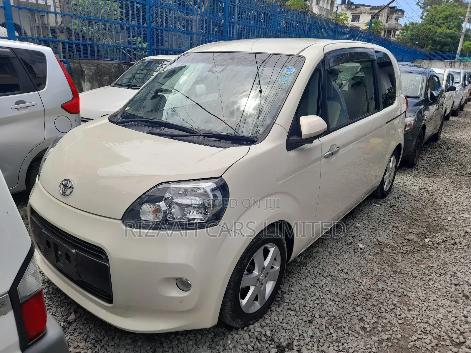 Toyota Porte 2018 Beige