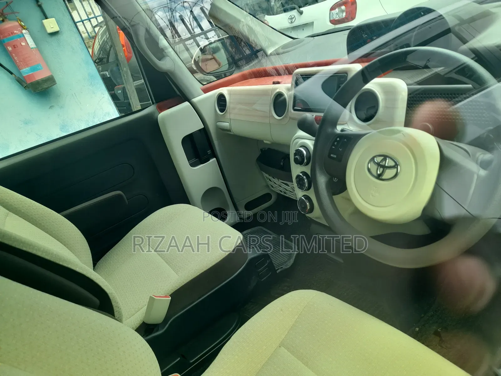 Toyota Porte 2018 Beige
