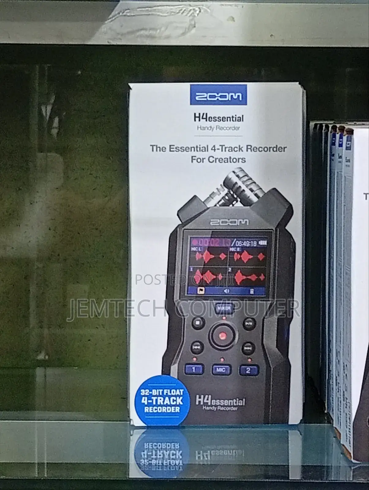 H4^°Zoom H4 Essential Portable Audio Recorder 4-Track 32-Bit Float