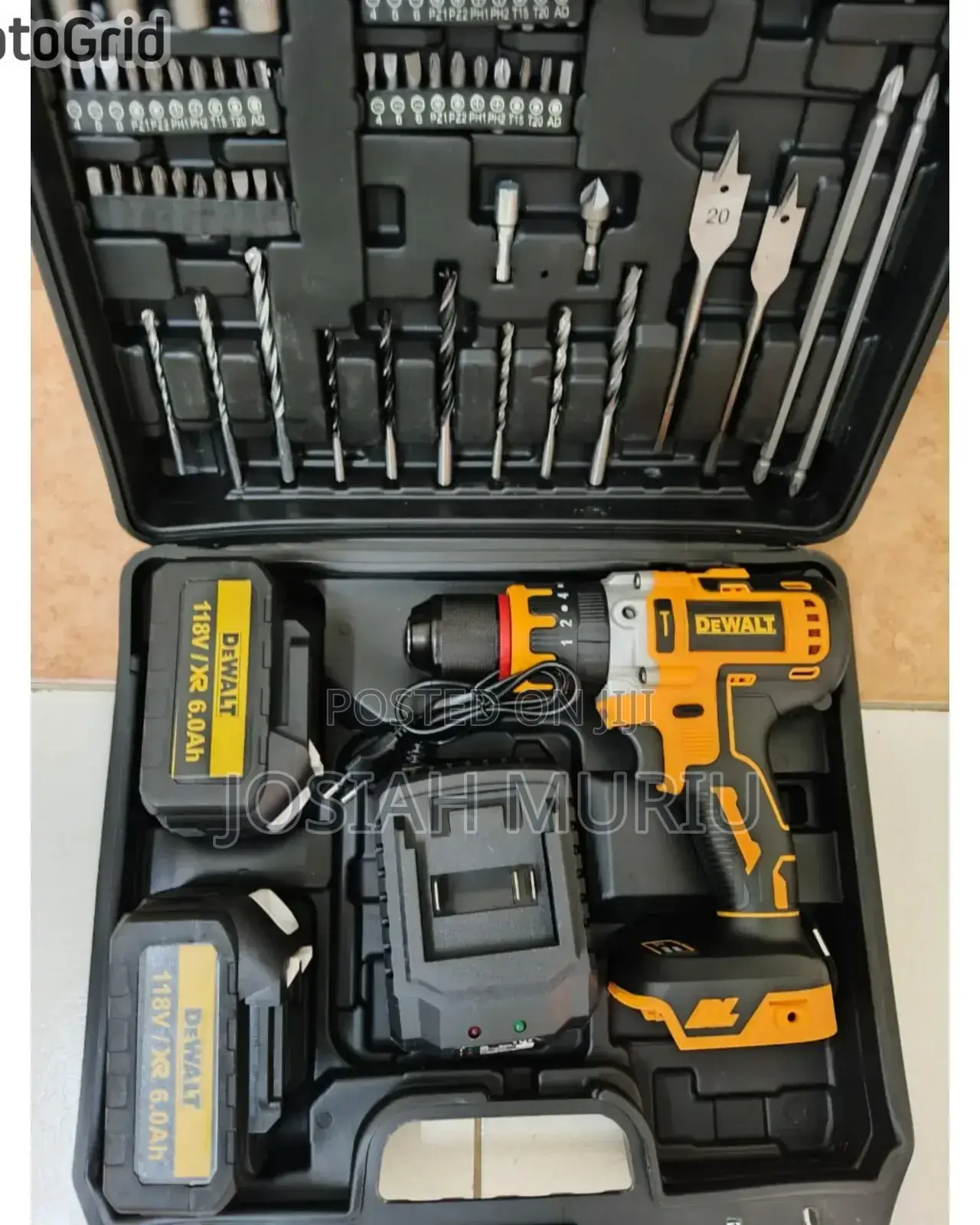 Dewalt 118v Cordless Drill With Metallic Chuck