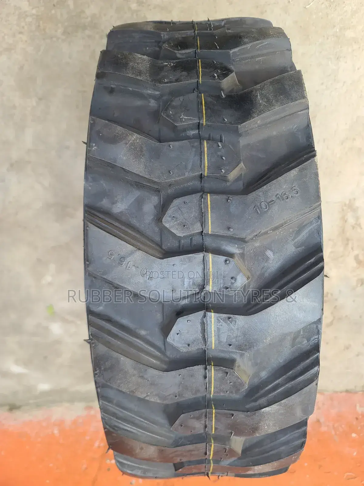 23.5-25 Roadhiker Tyres [Tractor Super Traction]