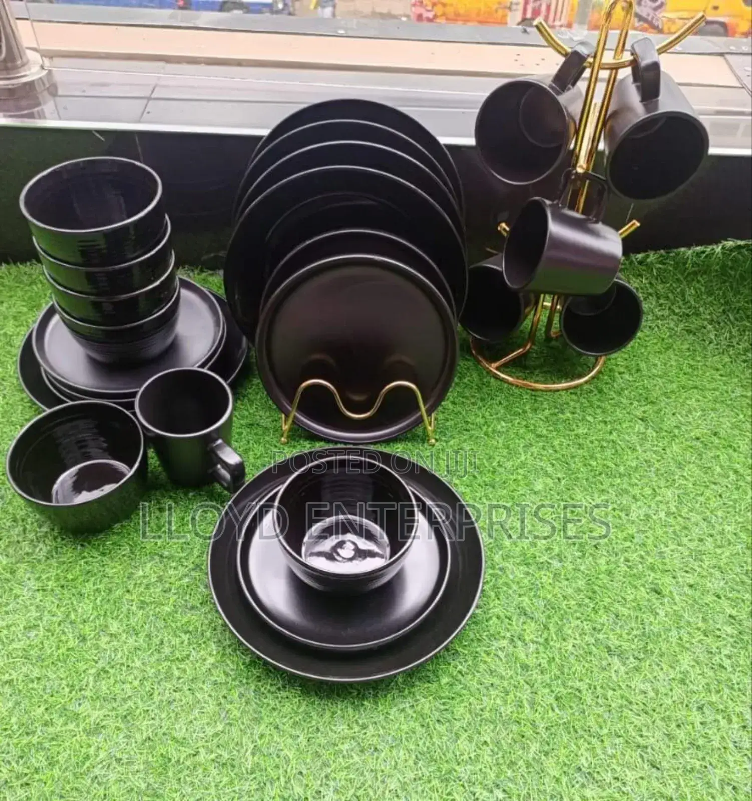 All Black Dinner Set