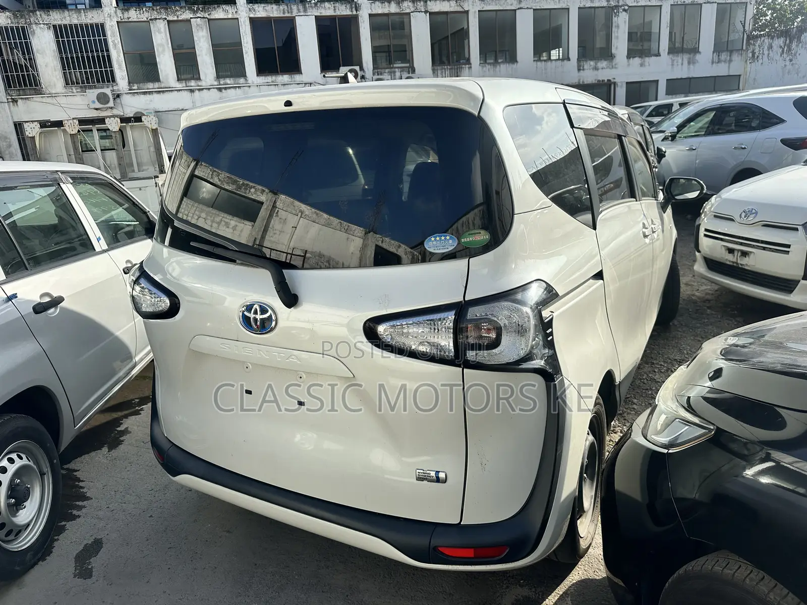 Toyota Sienta 1.5 Hybrid FWD 2019 White