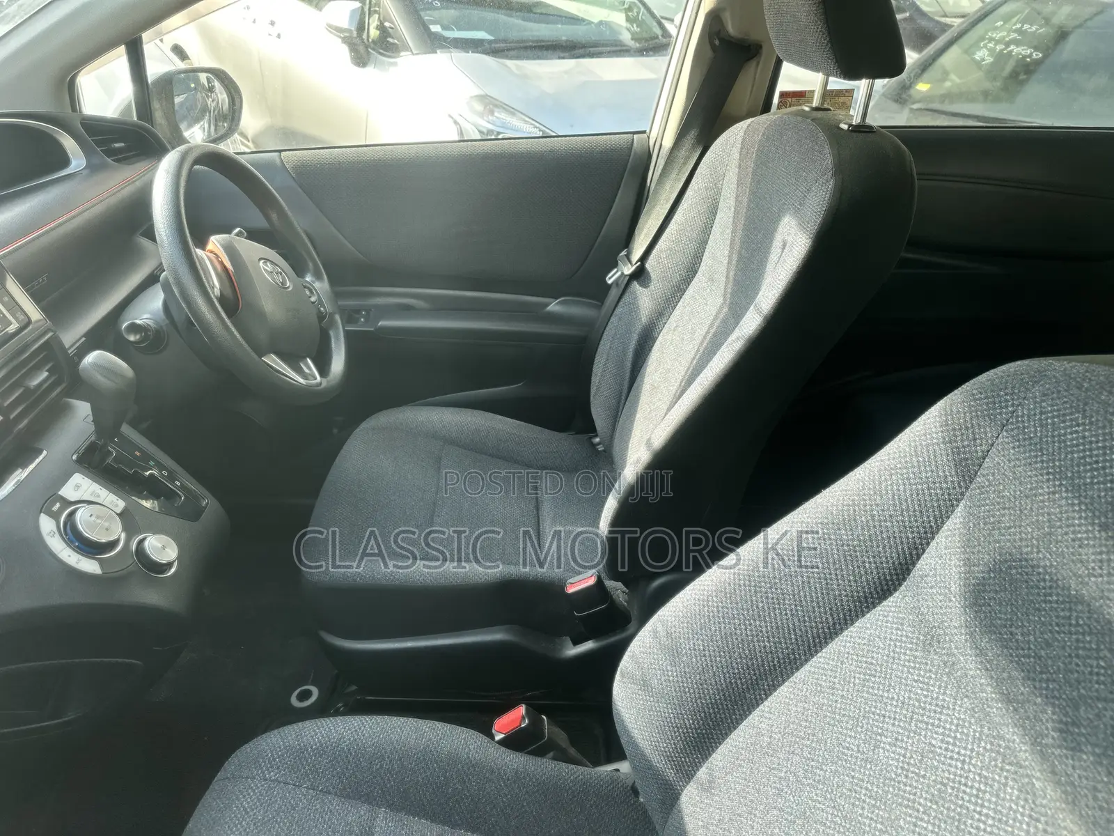 Toyota Sienta 1.5 Hybrid FWD 2019 White