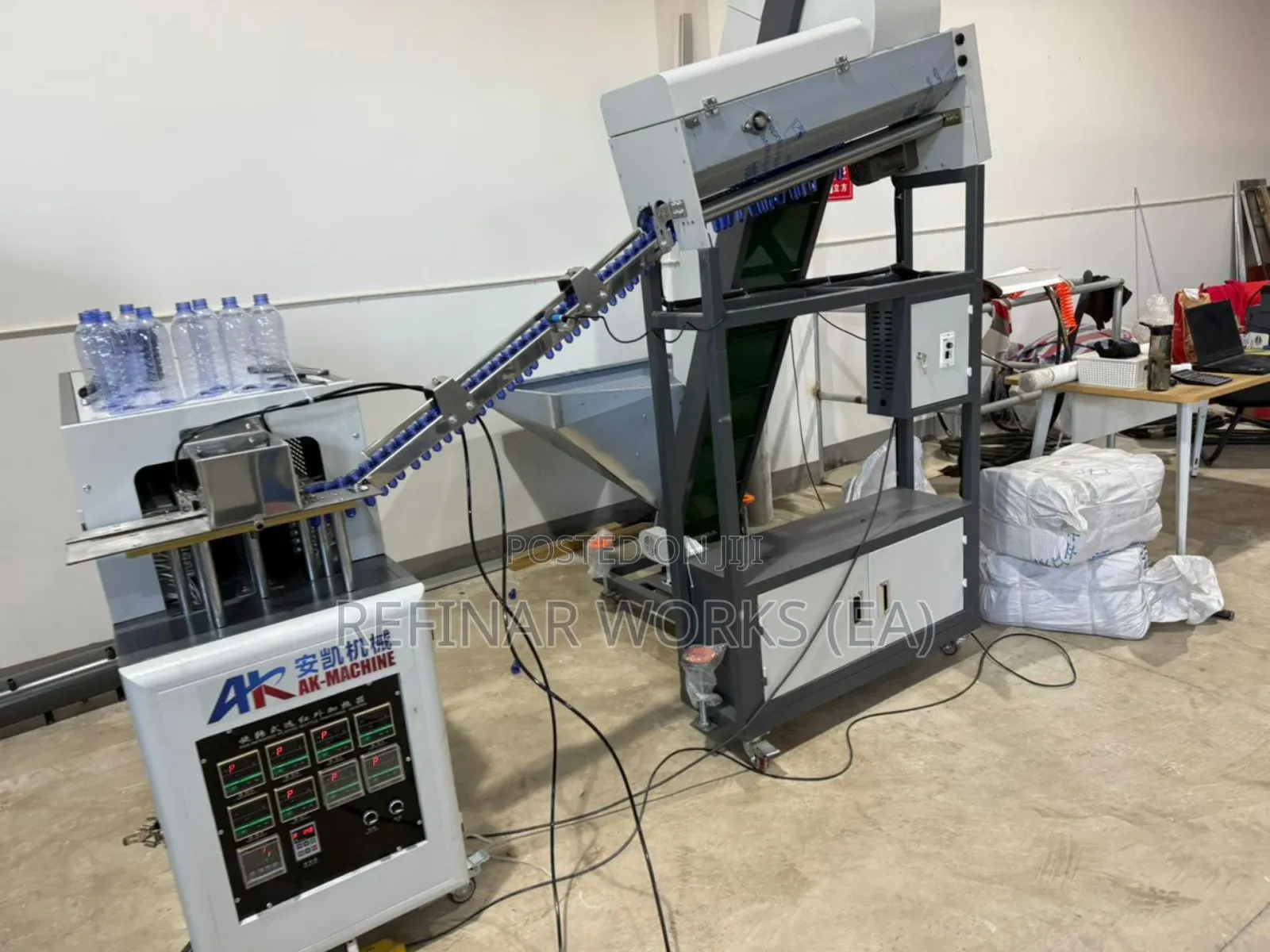 Advanced 4-cavity Pet Blow Molding Machine With  Preform Feeding