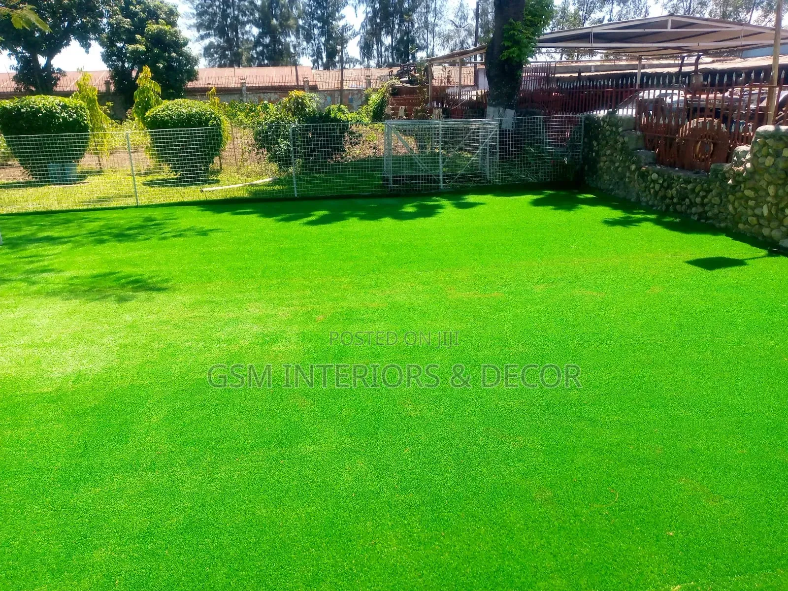 Neatly Fitted Artificial Green Grass Carpets Tiy