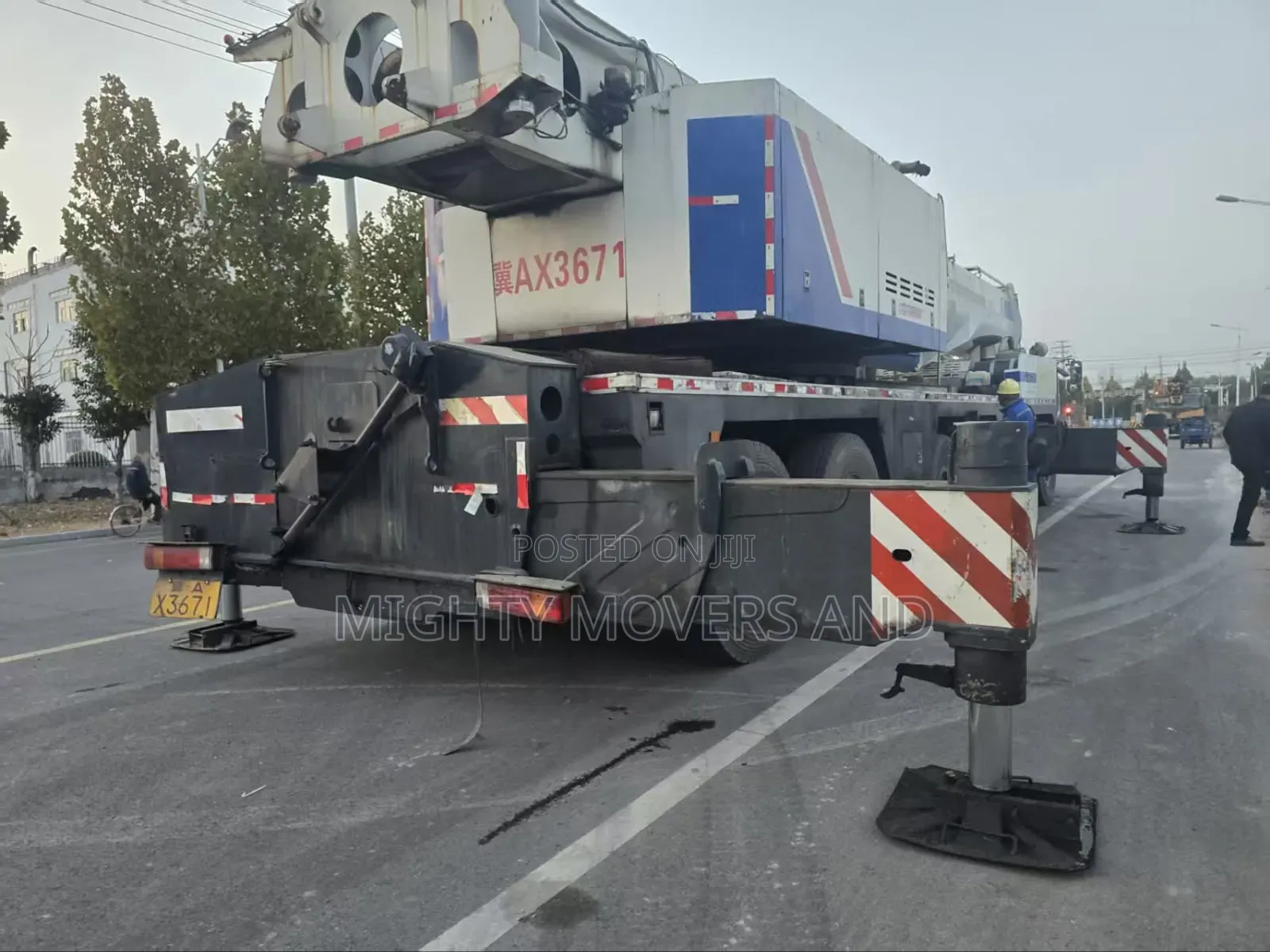 Cranes for Lifting and Errands Are Readily Available